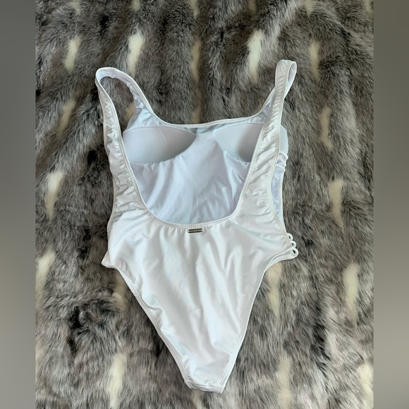 Kenny Flowers White and Black One Piece Swimsuit with Toucan Design sz small - Picture 3 of 5